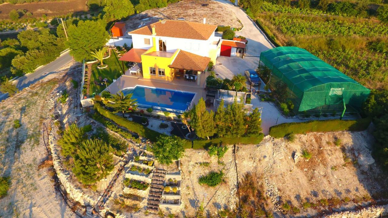 Villa Mouttali, Beautiful Secluded With Private Pool And Sports Area